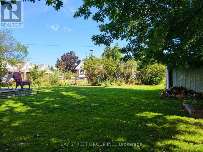 150 CROSTHWAITE AVENUE N, Hamilton (Homeside), Ontario, L8H4V5