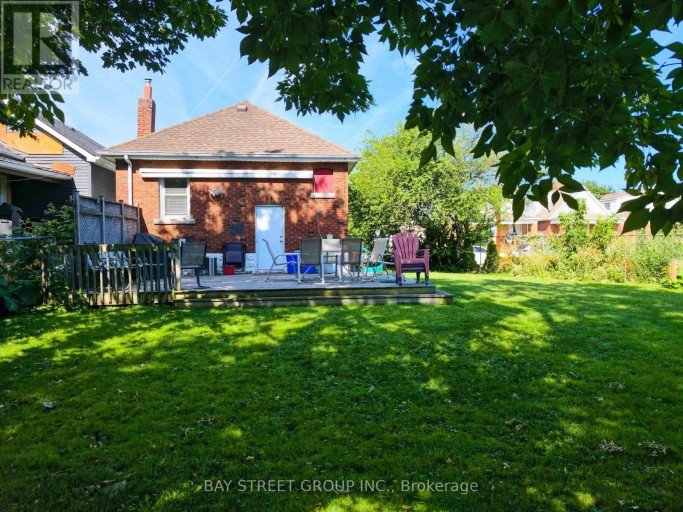 150 CROSTHWAITE AVENUE N, Hamilton (Homeside), Ontario, L8H4V5