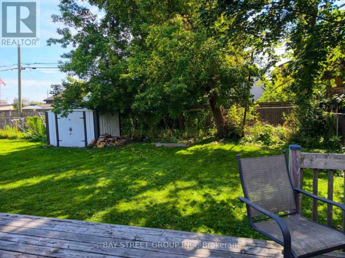 150 CROSTHWAITE AVENUE N, Hamilton (Homeside), Ontario, L8H4V5