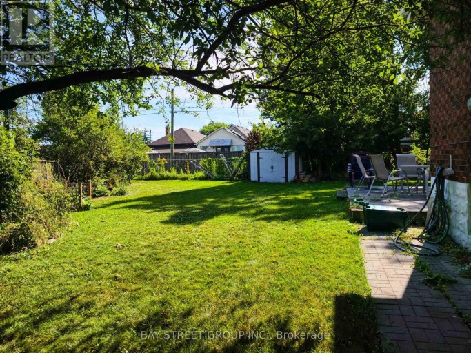 150 CROSTHWAITE AVENUE N, Hamilton (Homeside), Ontario, L8H4V5