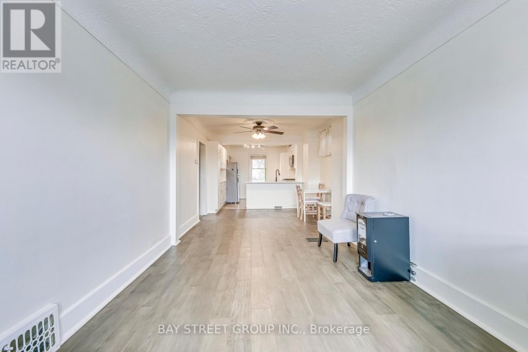 150 CROSTHWAITE AVENUE N, Hamilton (Homeside), Ontario, L8H4V5