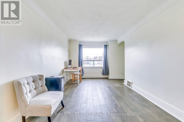 150 CROSTHWAITE AVENUE N, Hamilton (Homeside), Ontario, L8H4V5