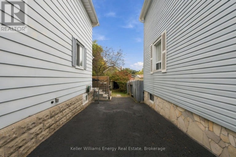 477 CUBERT STREET, Oshawa (Vanier), Ontario, L1J4B4