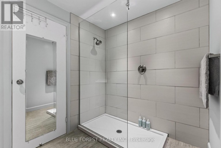 32 MEADOWVIEW ROAD, London South (South O), Ontario, N6J4E6