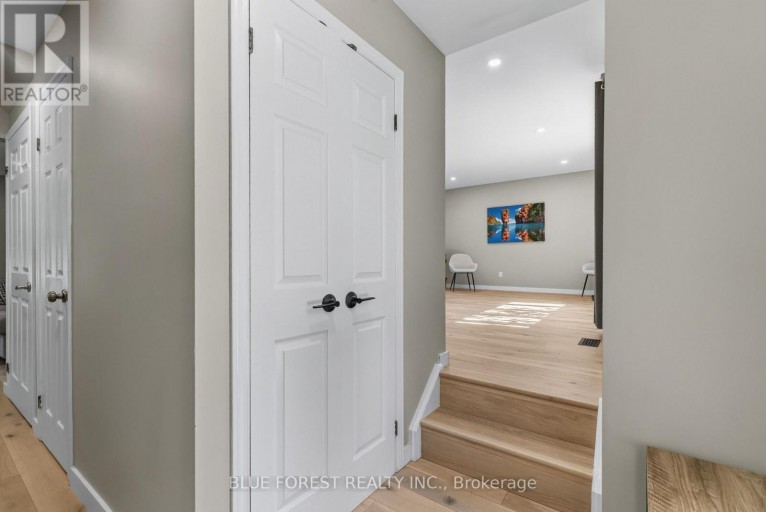 32 MEADOWVIEW ROAD, London South (South O), Ontario, N6J4E6