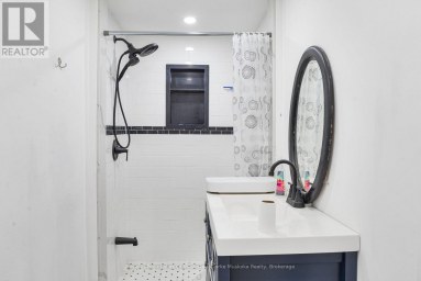 815 MUSKOKA ROAD S Gravenhurst (Muskoka (S)) Ontario photo 15