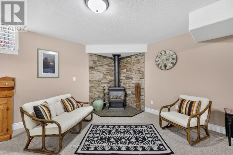 22 LLOYD COOK DRIVE E, Springwater (Snow Valley), Ontario, L9X0H5