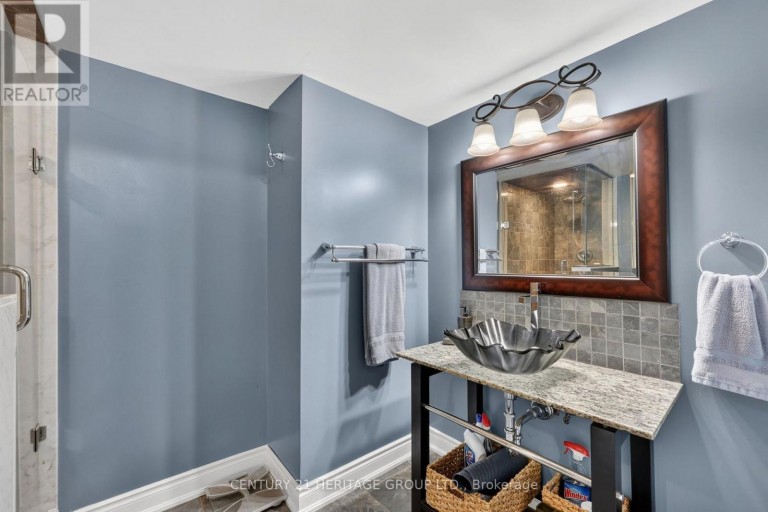 22 LLOYD COOK DRIVE E, Springwater (Snow Valley), Ontario, L9X0H5