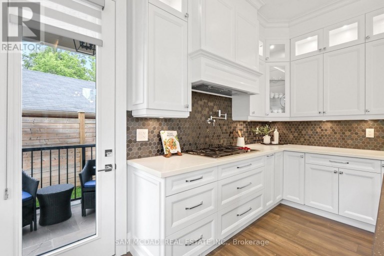 390 SANDHURST DRIVE, Oakville (WO West), Ontario, L6L4L3