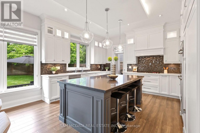 390 SANDHURST DRIVE, Oakville (WO West), Ontario, L6L4L3