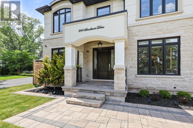 390 SANDHURST DRIVE, Oakville (WO West), Ontario, L6L4L3