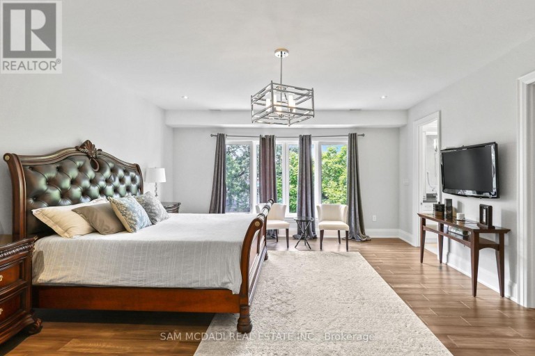 390 SANDHURST DRIVE, Oakville (WO West), Ontario, L6L4L3