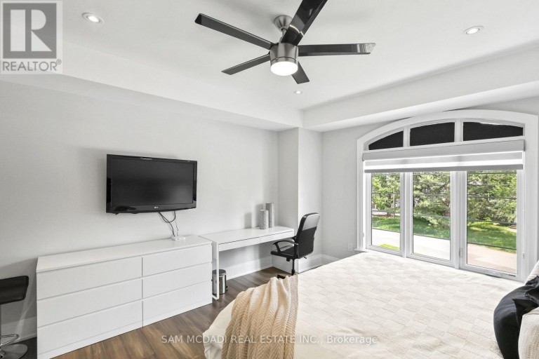 390 SANDHURST DRIVE, Oakville (WO West), Ontario, L6L4L3