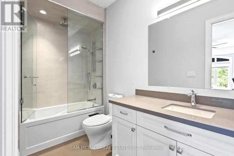 390 SANDHURST DRIVE, Oakville (WO West), Ontario, L6L4L3