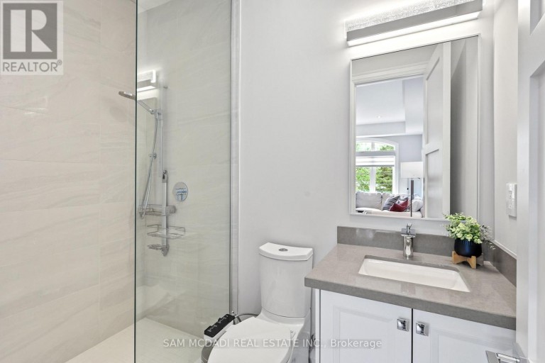 390 SANDHURST DRIVE, Oakville (WO West), Ontario, L6L4L3