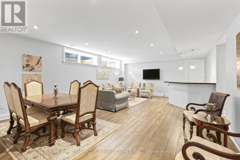 390 SANDHURST DRIVE, Oakville (WO West), Ontario, L6L4L3