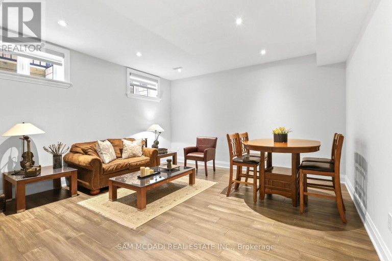 390 SANDHURST DRIVE, Oakville (WO West), Ontario, L6L4L3