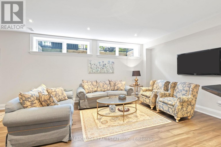 390 SANDHURST DRIVE, Oakville (WO West), Ontario, L6L4L3