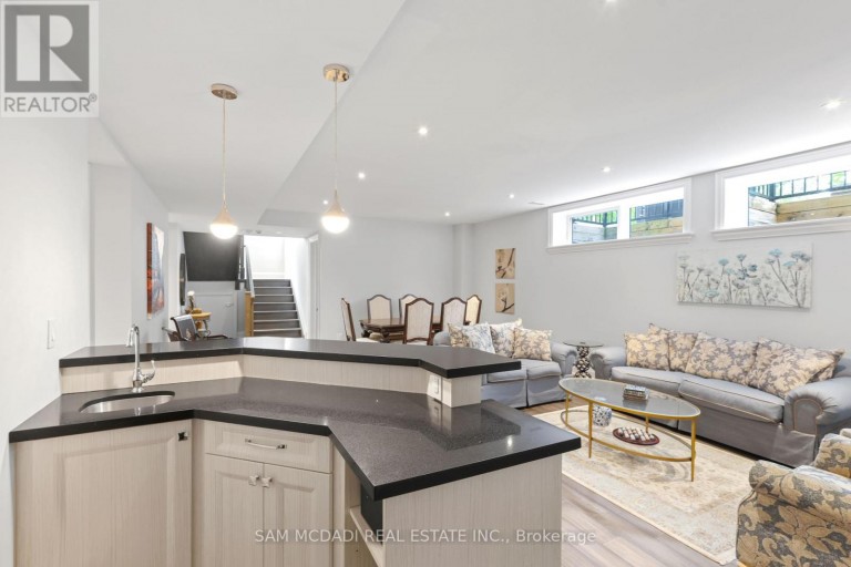 390 SANDHURST DRIVE, Oakville (WO West), Ontario, L6L4L3