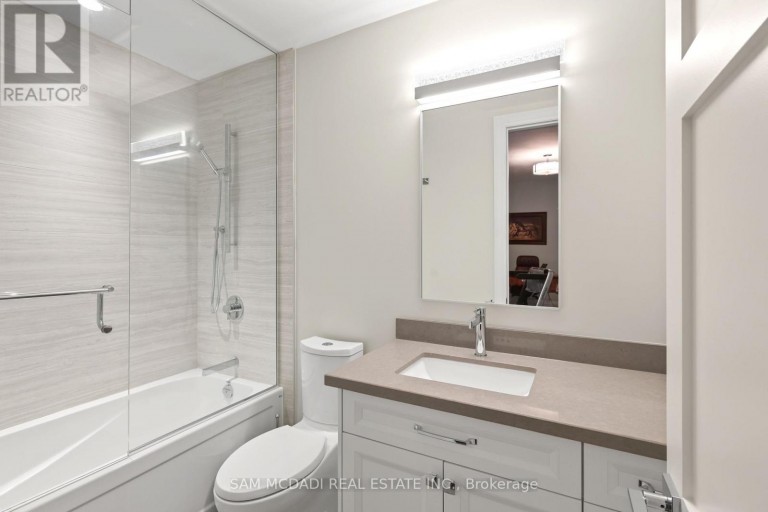 390 SANDHURST DRIVE, Oakville (WO West), Ontario, L6L4L3