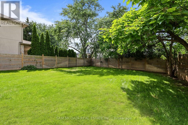 390 SANDHURST DRIVE, Oakville (WO West), Ontario, L6L4L3