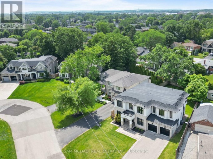 390 SANDHURST DRIVE, Oakville (WO West), Ontario, L6L4L3