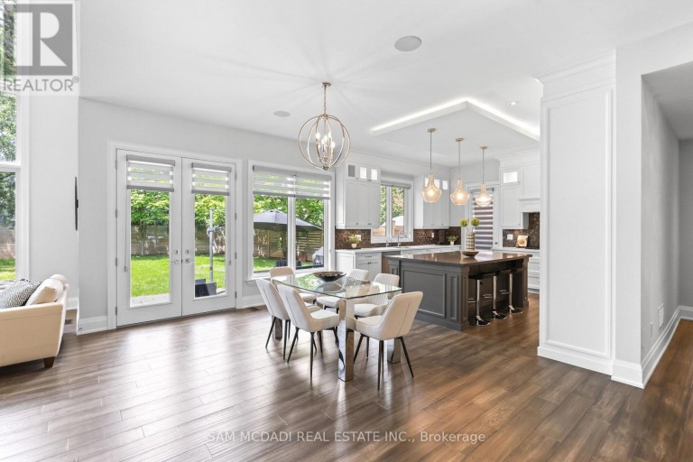390 SANDHURST DRIVE, Oakville (WO West), Ontario, L6L4L3