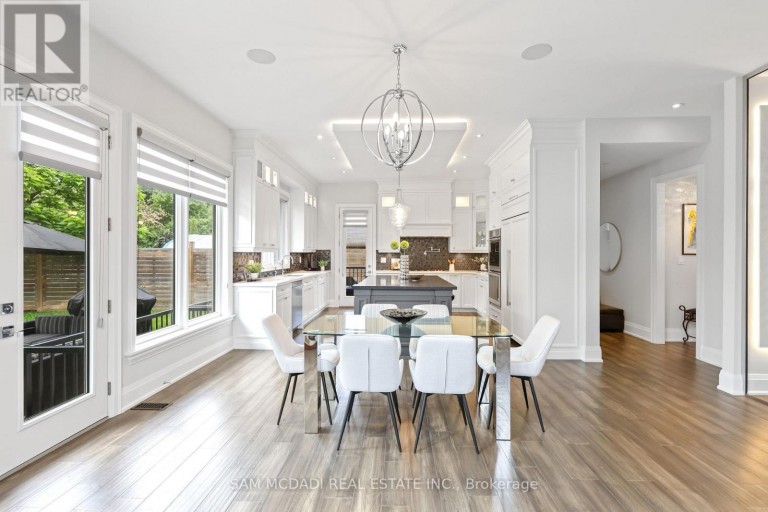 390 SANDHURST DRIVE, Oakville (WO West), Ontario, L6L4L3