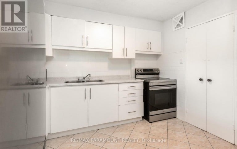 303 - 1881 JANE STREET, Toronto (Rustic), Ontario, M9N3S7
