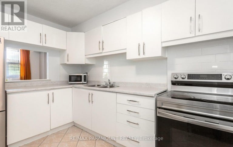303 - 1881 JANE STREET, Toronto (Rustic), Ontario, M9N3S7