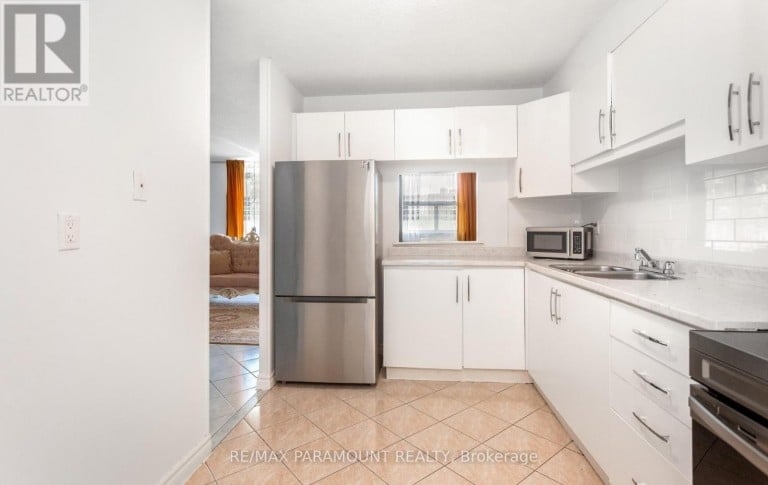 303 - 1881 JANE STREET, Toronto (Rustic), Ontario, M9N3S7