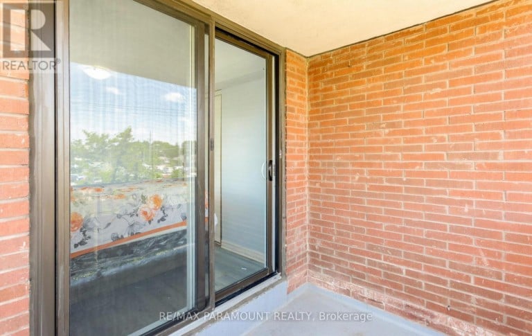 303 - 1881 JANE STREET, Toronto (Rustic), Ontario, M9N3S7