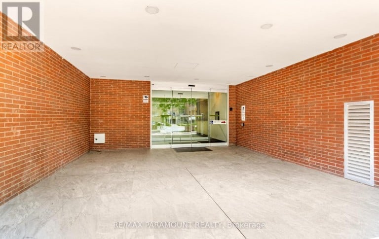 303 - 1881 JANE STREET, Toronto (Rustic), Ontario, M9N3S7