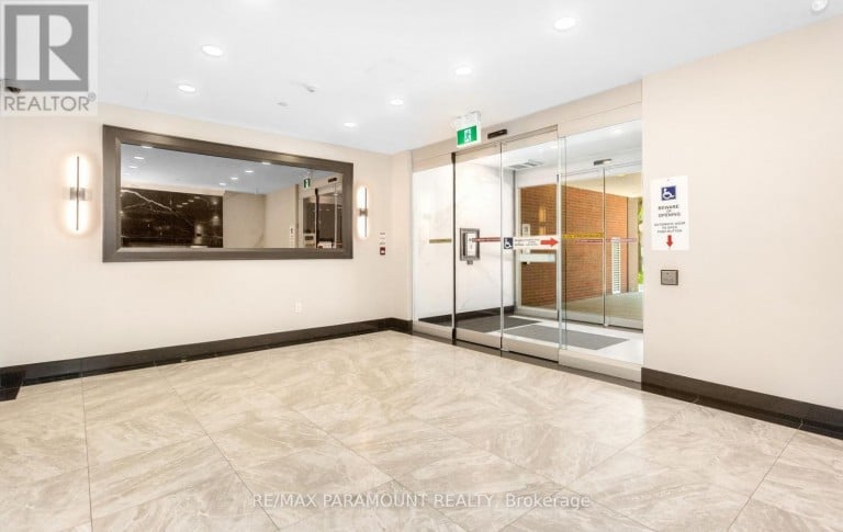 303 - 1881 JANE STREET, Toronto (Rustic), Ontario, M9N3S7
