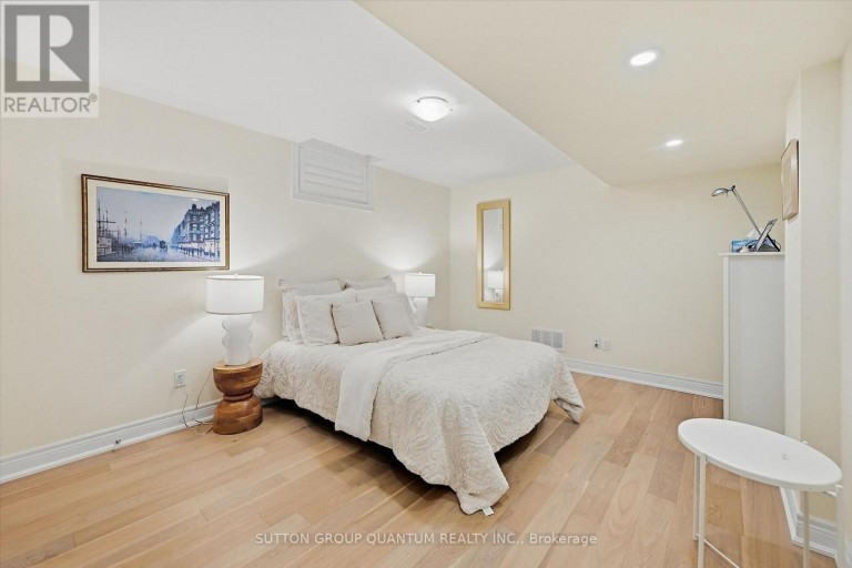 305 CALEDON AVENUE, Hamilton (Yeoville), Ontario, L9C3C9