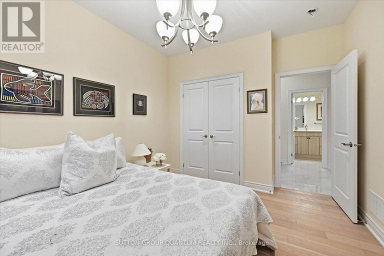 305 CALEDON AVENUE, Hamilton (Yeoville), Ontario, L9C3C9