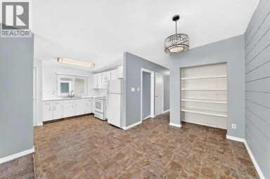7409 37 Avenue NW Calgary Alberta photo 10