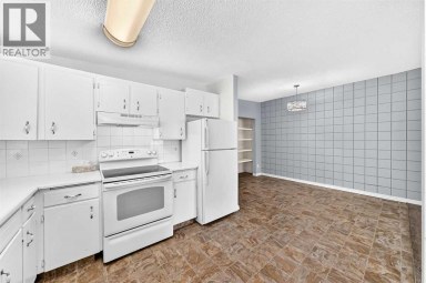 7409 37 Avenue NW Calgary Alberta photo 11