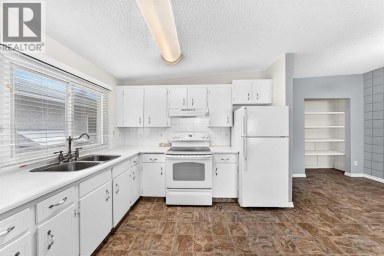 7409 37 Avenue NW Calgary Alberta photo 13