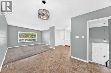 7409 37 Avenue NW Calgary Alberta photo 16