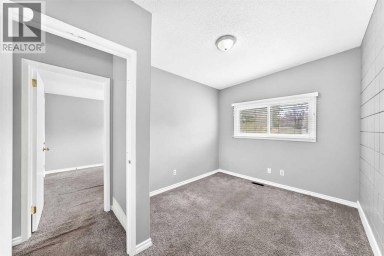7409 37 Avenue NW Calgary Alberta photo 24