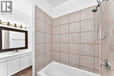 7409 37 Avenue NW Calgary Alberta photo 26