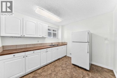 7409 37 Avenue NW Calgary Alberta photo 28