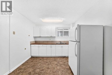7409 37 Avenue NW Calgary Alberta photo 29
