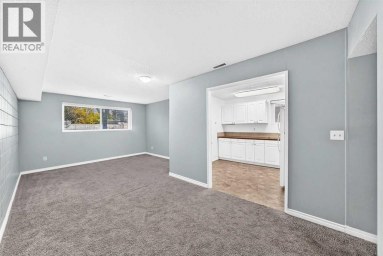 7409 37 Avenue NW Calgary Alberta photo 33