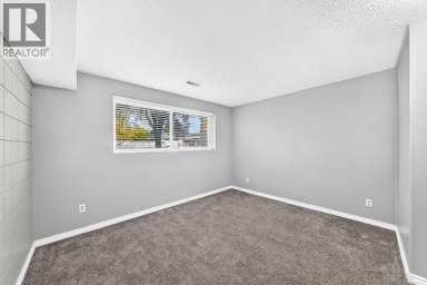 7409 37 Avenue NW Calgary Alberta photo 34