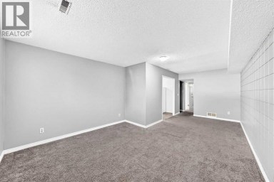 7409 37 Avenue NW Calgary Alberta photo 37