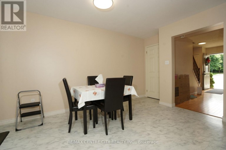 8 - 50 CHAPMAN COURT, London North (North I), Ontario, N6G5E1