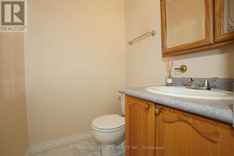 8 - 50 CHAPMAN COURT, London North (North I), Ontario, N6G5E1