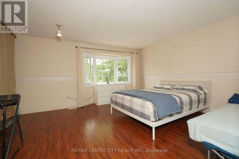 8 - 50 CHAPMAN COURT, London North (North I), Ontario, N6G5E1